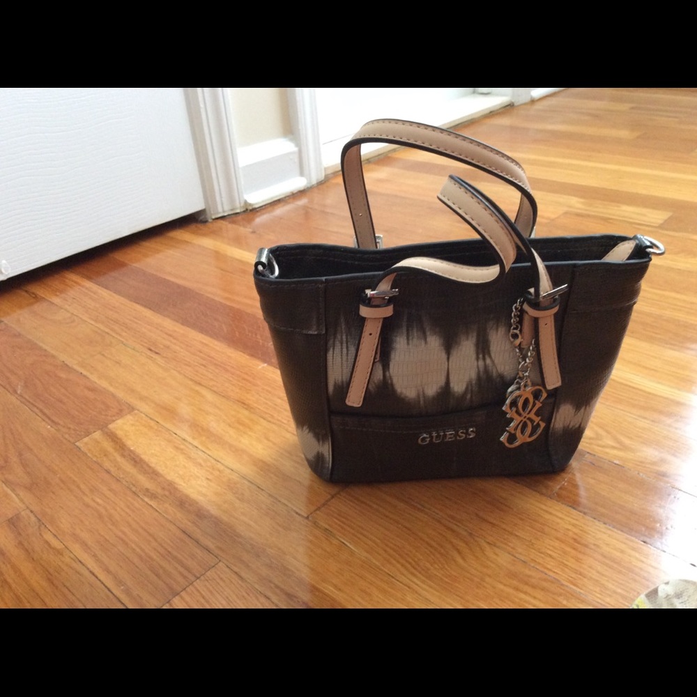 Guess purse - Picture 3 of 6